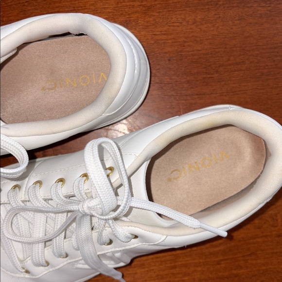 Ladies Vionic Sz 10 Leather Emery Sneakers - Picture 2 of 6